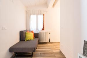 a living room with a couch and a window at Centrale APT con terrazza a 5min dal Pitti! - HomeUnity in Florence