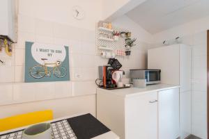 Nhà bếp/bếp nhỏ tại Centrale APT con terrazza a 5min dal Pitti! - HomeUnity