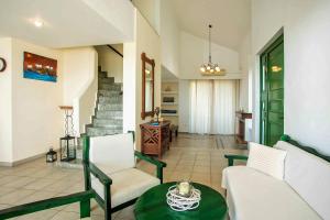 Posezení v ubytování Beachfront Villa Rhodes SeaShell