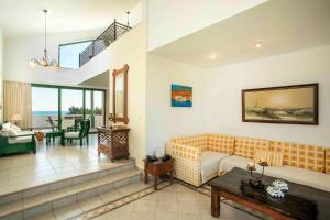 Posezení v ubytování Beachfront Villa Rhodes SeaShell