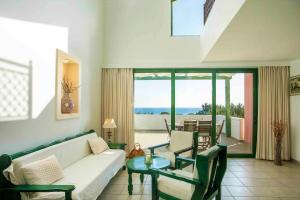 Posezení v ubytování Beachfront Villa Rhodes SeaShell