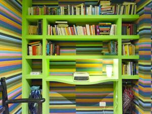 Biblioteca de l'habitació en casa particular