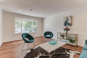 Billede fra billedgalleriet på @ Marbella Lane - Boho 'n Sleek Rtreat Pool Tble i Union City