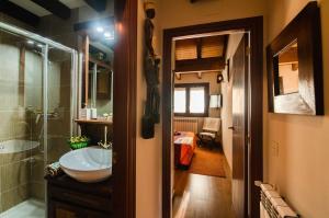 Koupelna v ubytování Apartamento La casa Mágica de Llanes + 18 fotografií