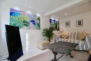 a living room with a couch and a tv at Betern Place By Air Premier in Seaford
