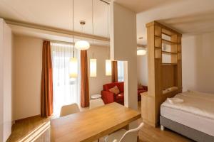 Posteľ alebo postele v izbe v ubytovaní La Bella Centrum apartmanok Piros/Sárga