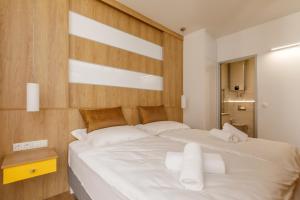 Posteľ alebo postele v izbe v ubytovaní La Bella Centrum apartmanok Piros/Sárga