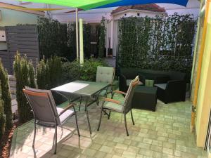 Patio alebo iná vonkajšia časť ubytovania La Bella Centrum apartmanok Piros/Sárga