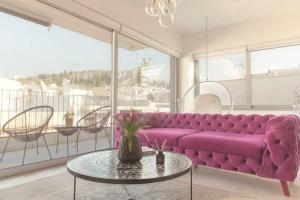 A balcony or terrace at Luxury Apartment near Acropolis-Living Stone Gold