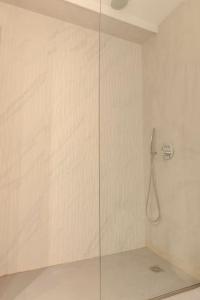A bathroom at Luxury Apartment near Acropolis-Living Stone Gold