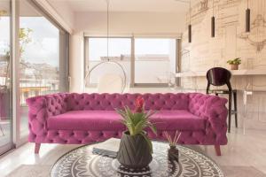 A seating area at Luxury Apartment near Acropolis-Living Stone Gold