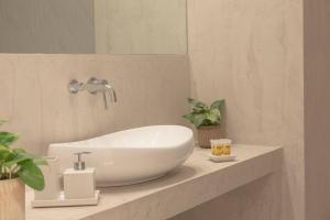 A bathroom at Luxury Apartment near Acropolis-Living Stone Gold