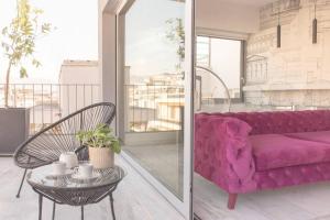 A balcony or terrace at Luxury Apartment near Acropolis-Living Stone Gold