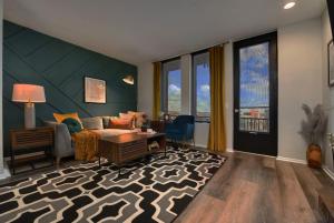 een woonkamer met een bank en een tafel bij HostWise Stays - Grandview Balcony with Stunning Skyline Views in Pittsburgh