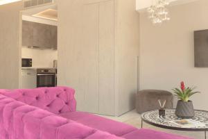A kitchen or kitchenette at Luxury Apartment near Acropolis-Living Stone Gold