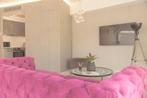 A kitchen or kitchenette at Luxury Apartment near Acropolis-Living Stone Gold