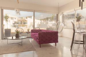 A seating area at Luxury Apartment near Acropolis-Living Stone Gold