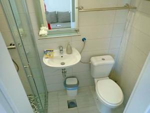 Kúpeľňa v ubytovaní Apartmani Lana, 40 metara do mora, Seline (4+1) + 35 fotografií