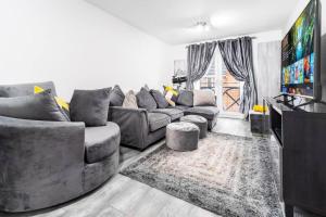 a living room with a couch and a tv at Middle Meadow in Tipton