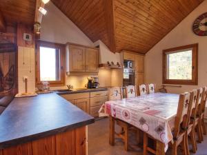 Køkken eller tekøkken på Superbe duplex rénové 4 chambres - Centre village, proche télécabine - FR-1-642-29