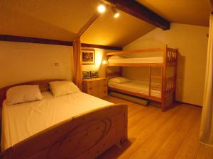 a bedroom with two bunk beds and a staircase at Appartement Morillon Village, 2 pièces, 4 personnes - FR-1-642-38 in Morillon