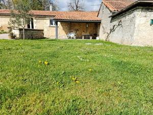 Vonkajšia záhrada v ubytovaní La Thibaudière Gite 70m2