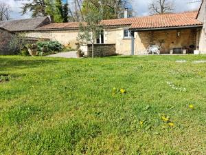 Vonkajšia záhrada v ubytovaní La Thibaudière Gite 70m2