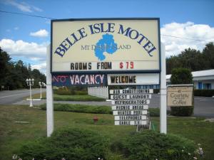 a large sign for a no vacancy sign at Belle Isle Motel in Bar Harbor