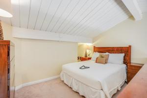 En eller flere senge i et værelse på Hanalei Bay Resort 2302 + 22 billeder