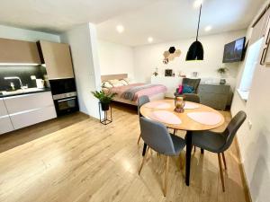 Η κουζίνα ή μικρή κουζίνα στο Chalupa SIMIHOUSE