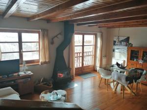 Posedenie v ubytovaní Precioso triplex con jardín y Wifi Puig Falcó 1