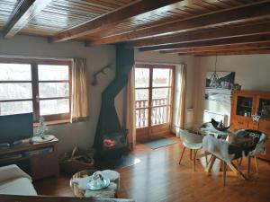 Posedenie v ubytovaní Precioso triplex con jardín y Wifi Puig Falcó 1