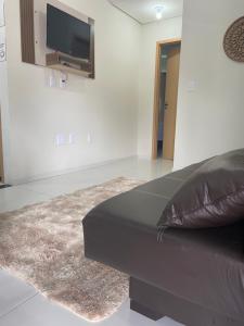 Μια τηλεόραση ή/και κέντρο ψυχαγωγίας στο Apartamento nos Lençóis Confort