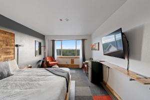 Postel nebo postele na pokoji v ubytování Adrift Hotel