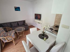 Posedenie v ubytovaní Apartmani Lana, 40 metara do mora, Seline (2+1)