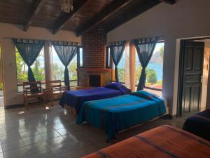 Postel nebo postele na pokoji v ubytování Hotel Bahia Atitlan + 41 fotografií