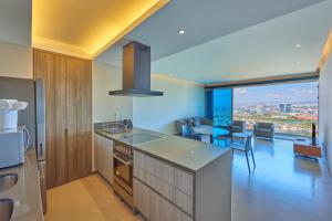a kitchen and dining room with a view of the city at Park Life Querétaro in Querétaro