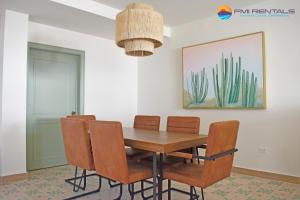 a dining room with a wooden table and chairs at Casa Jaguar in Puerto Peñasco