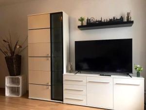Μια τηλεόραση ή/και κέντρο ψυχαγωγίας στο Apartment „Vikings“ / Lifestyle