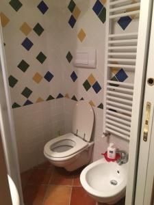 a small bathroom with a toilet and a sink at La casa di Tiziana in Villalago