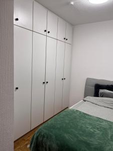 Fotografie z fotogalerie ubytování Zentral gelegenes Apartment - DSL, Küche, Balkon, Parkplatz v destinaci Lüdenscheid