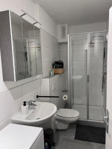 Fotografie z fotogalerie ubytování Zentral gelegenes Apartment - DSL, Küche, Balkon, Parkplatz v destinaci Lüdenscheid