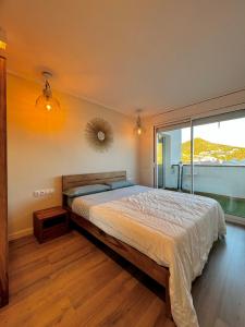 A bed or beds in a room at La Marina de Aiguadolç