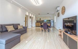 Posezení v ubytování Cozy Apartment In Koper With Sauna