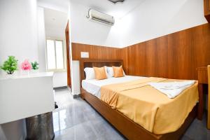 Postel nebo postele na pokoji v ubytování Hotel Surya Lodge