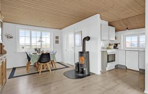 Kuhinja oz. manjša kuhinja v nastanitvi Cozy Home In Rm With Wifi