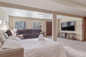a living room with a couch and a flat screen tv at Leightons Lodge Hot Tub Borders National Forest in Hill City