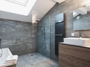 a bathroom with a sink and a shower at Appartement Duplex 94m² Courchevel Village - Pour 6 personnes - Pieds des pistes avec Parking et Wifi - FR-1-631-111 in Courchevel
