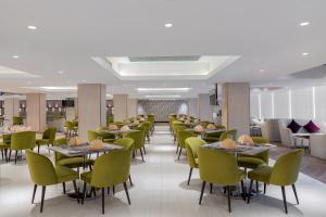 Ruang duduk di Yangon Thanlwin Hotel