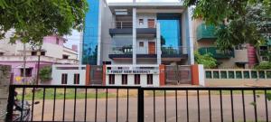 un edificio con un cartello davanti di Forest View Residency Bhubaneswar a Bhubaneshwar
